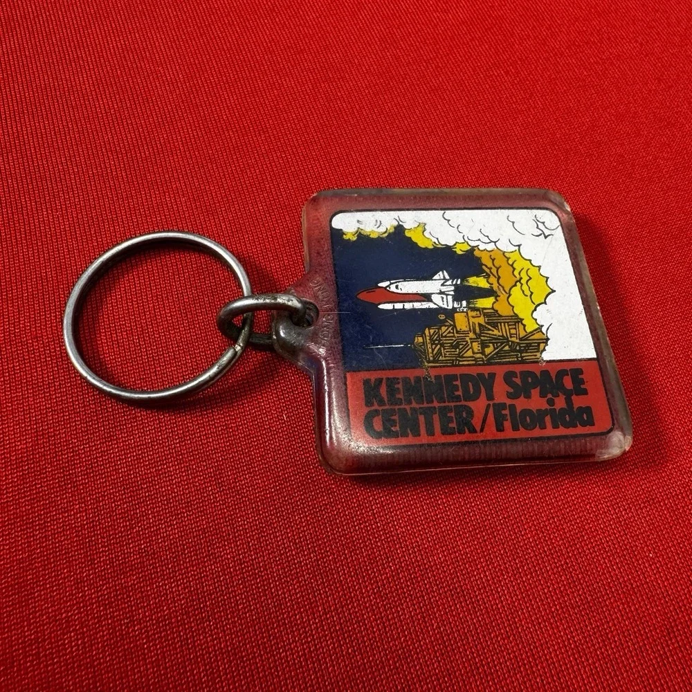 Vintage Kennedy Space‎ Center- Space Shuttle Keychain